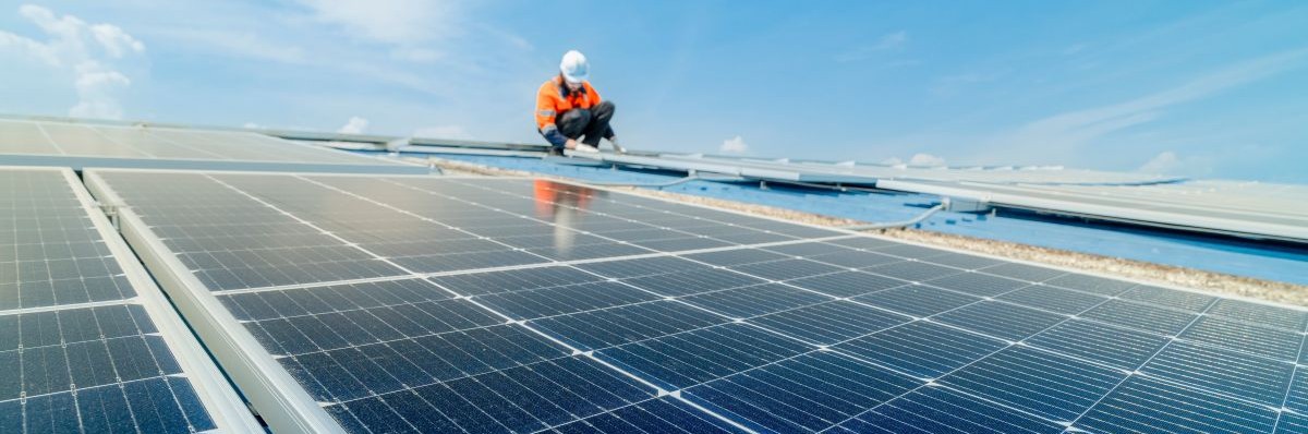 Solar panel with engineer - Energy